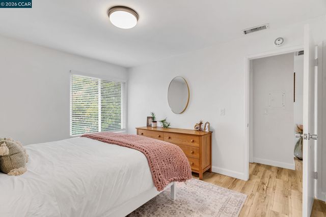 825 Oak Grove Rd 30, Concord, CA 94518