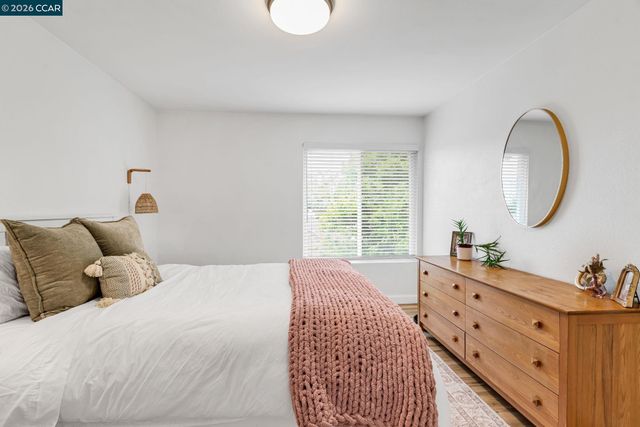 825 Oak Grove Rd 30, Concord, CA 94518