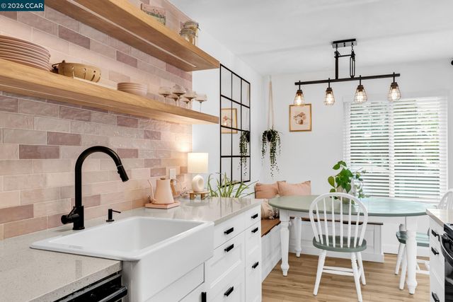 825 Oak Grove Rd 30, Concord, CA 94518