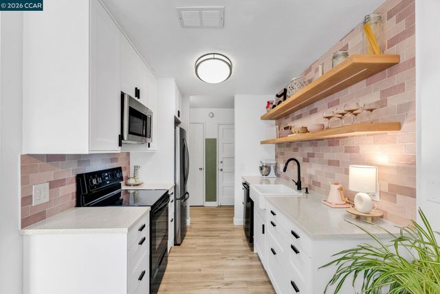 825 Oak Grove Rd 30, Concord, CA 94518