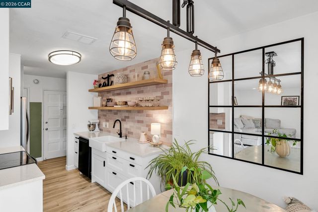 825 Oak Grove Rd 30, Concord, CA 94518