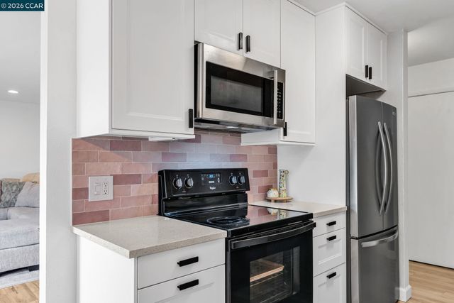 825 Oak Grove Rd 30, Concord, CA 94518