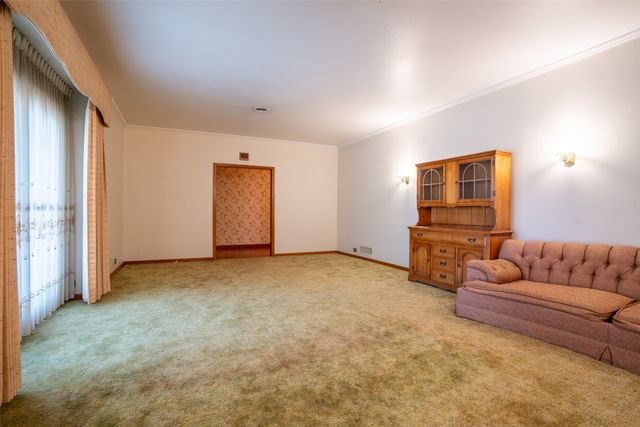 908 W Barnes Avenue, Comanche, TX 76442
