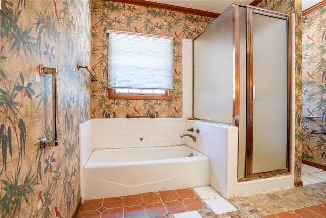 908 W Barnes Avenue, Comanche, TX 76442