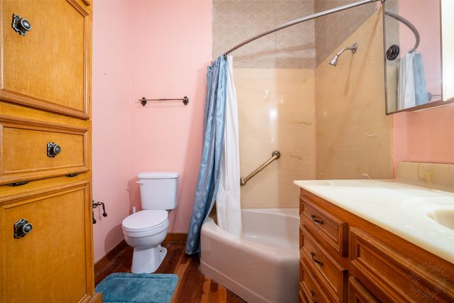 908 W Barnes Avenue, Comanche, TX 76442
