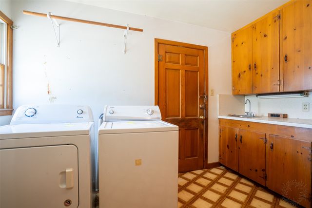 908 W Barnes Avenue, Comanche, TX 76442