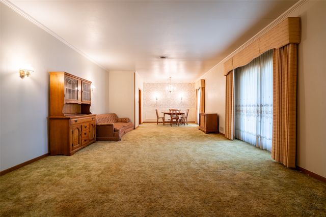 908 W Barnes Avenue, Comanche, TX 76442