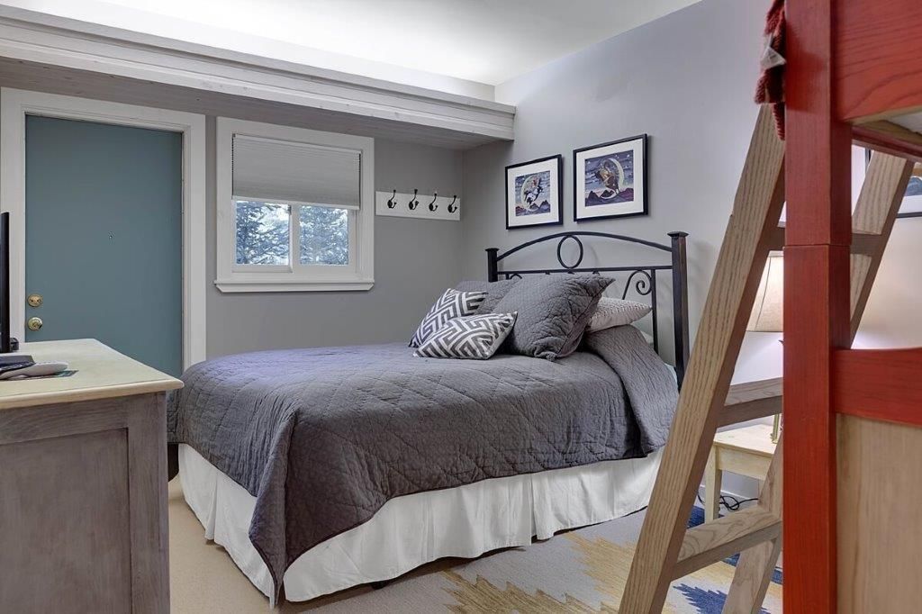 Image 11 of property listing at 35 Firehouse Road, Taos Ski Valley, NM 87525