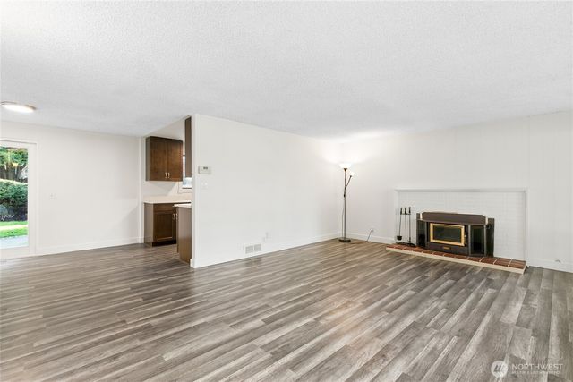 19504 3rd Avenue S, Des Moines, WA 98148