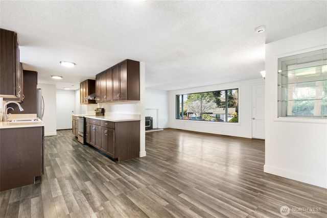 19504 3rd Avenue S, Des Moines, WA 98148