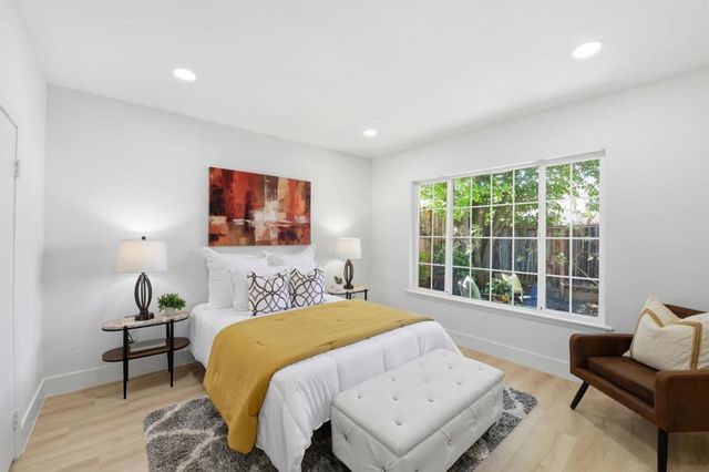2115 University Avenue, Mountain View, CA 94040
