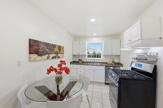 2115 University Avenue, Mountain View, CA 94040