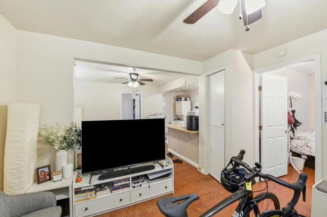 2115 University Avenue, Mountain View, CA 94040