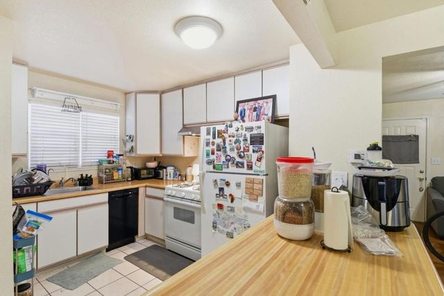 2115 University Avenue, Mountain View, CA 94040