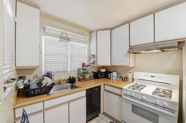 2115 University Avenue, Mountain View, CA 94040