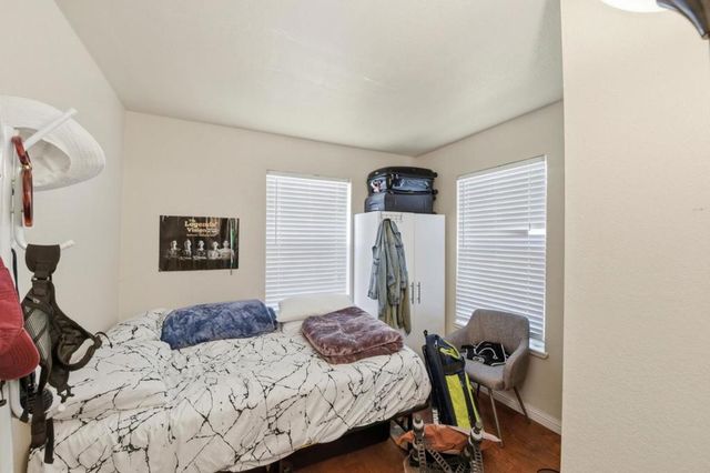 2115 University Avenue, Mountain View, CA 94040