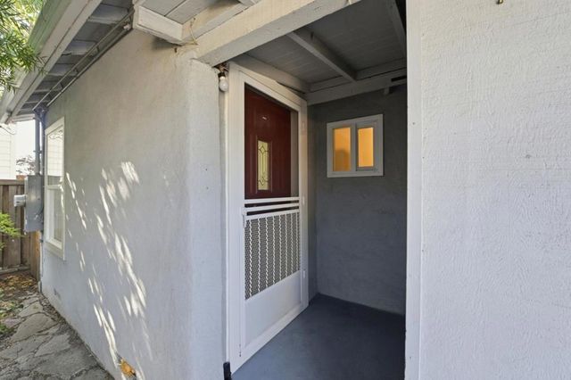 2115 University Avenue, Mountain View, CA 94040