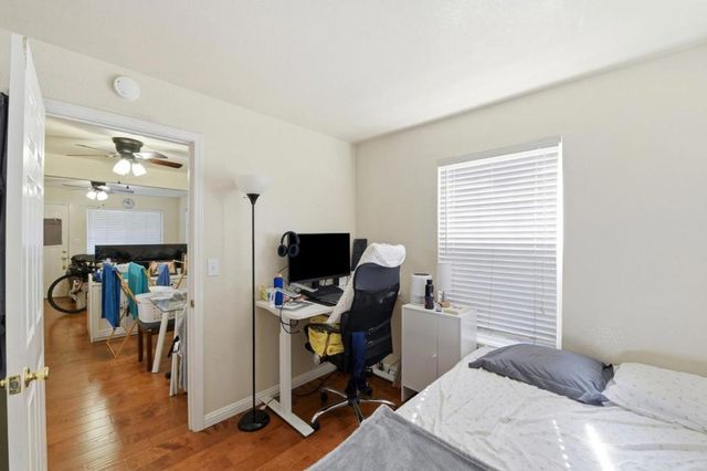 2115 University Avenue, Mountain View, CA 94040