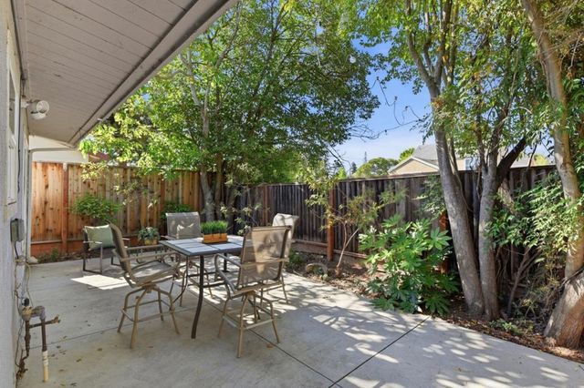 2115 University Avenue, Mountain View, CA 94040