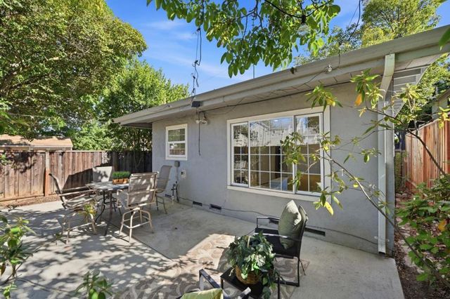2115 University Avenue, Mountain View, CA 94040