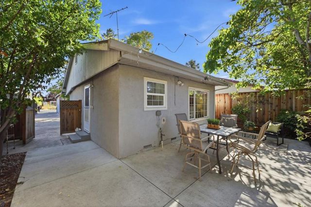 2115 University Avenue, Mountain View, CA 94040