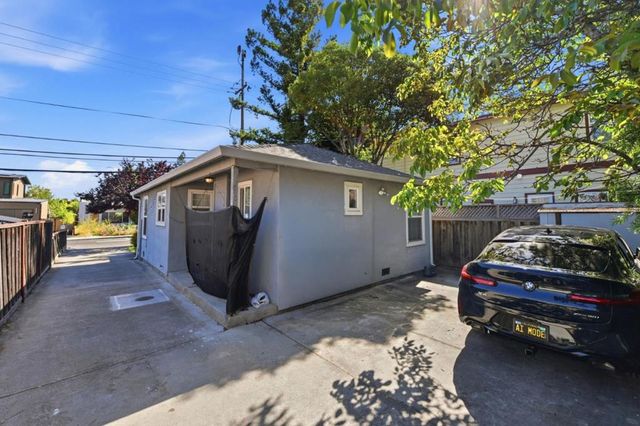 2115 University Avenue, Mountain View, CA 94040