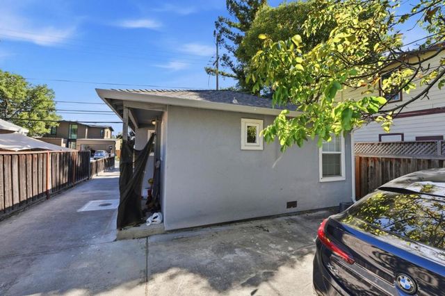 2115 University Avenue, Mountain View, CA 94040