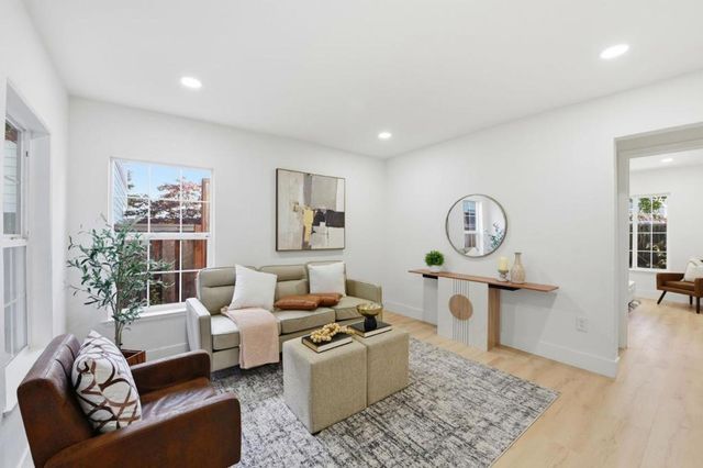 2115 University Avenue, Mountain View, CA 94040