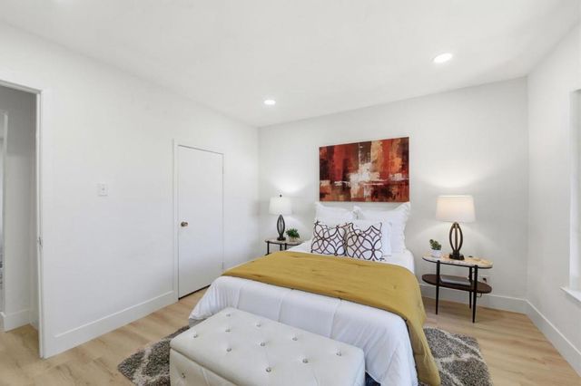 2115 University Avenue, Mountain View, CA 94040