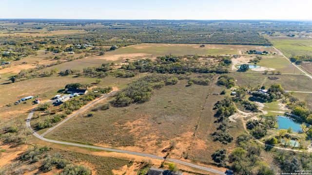 13710 US Highway 87, Adkins, TX 78101