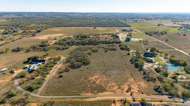 13710 US Highway 87, Adkins, TX 78101