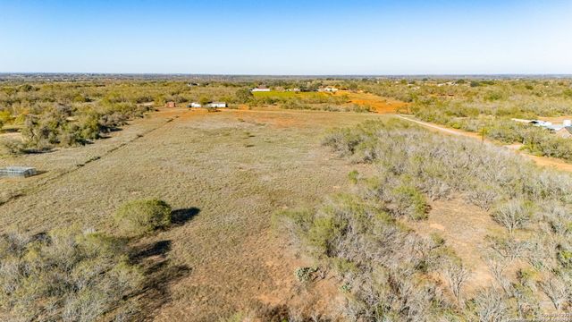 13710 US Highway 87, Adkins, TX 78101