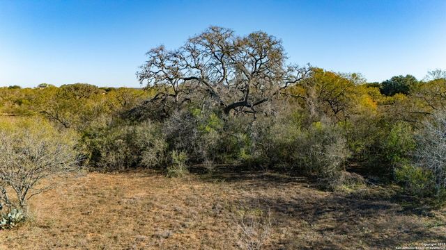 13710 US Highway 87, Adkins, TX 78101