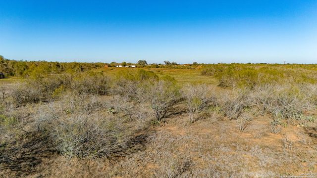 13710 US Highway 87, Adkins, TX 78101