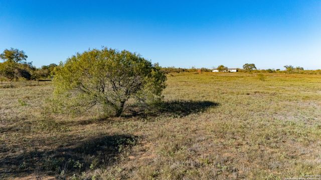 13710 US Highway 87, Adkins, TX 78101