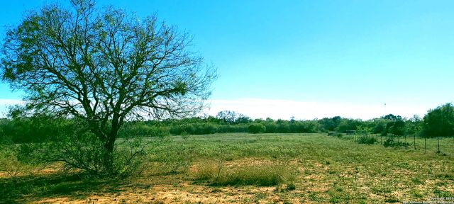 13710 US Highway 87, Adkins, TX 78101