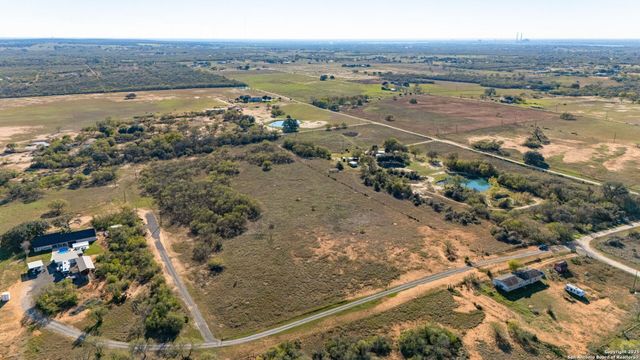 13710 US Highway 87, Adkins, TX 78101