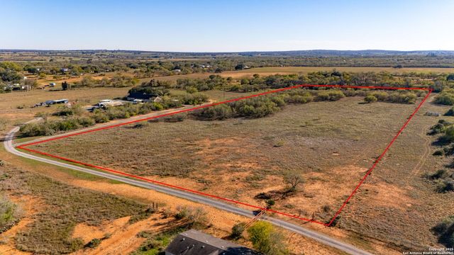 13710 US Highway 87, Adkins, TX 78101