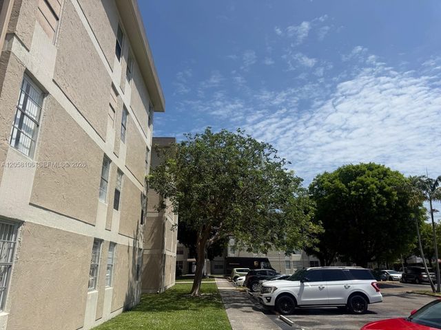 1875 W 56th St 109, Hialeah, FL 33012