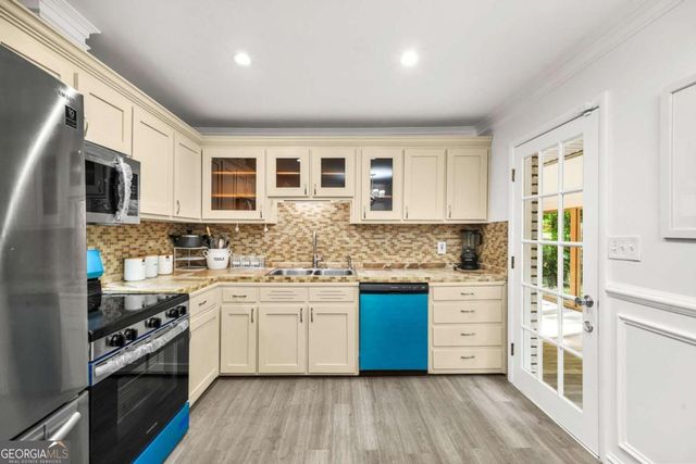 2570 Spring Drive SE, Smyrna, GA 30080