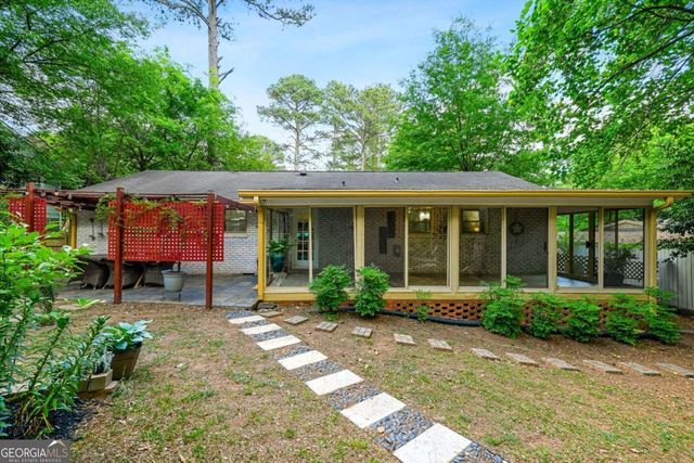 2570 Spring Drive SE, Smyrna, GA 30080