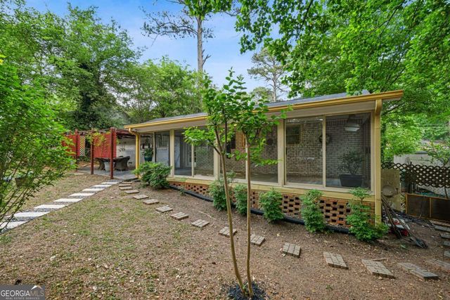 2570 Spring Drive SE, Smyrna, GA 30080