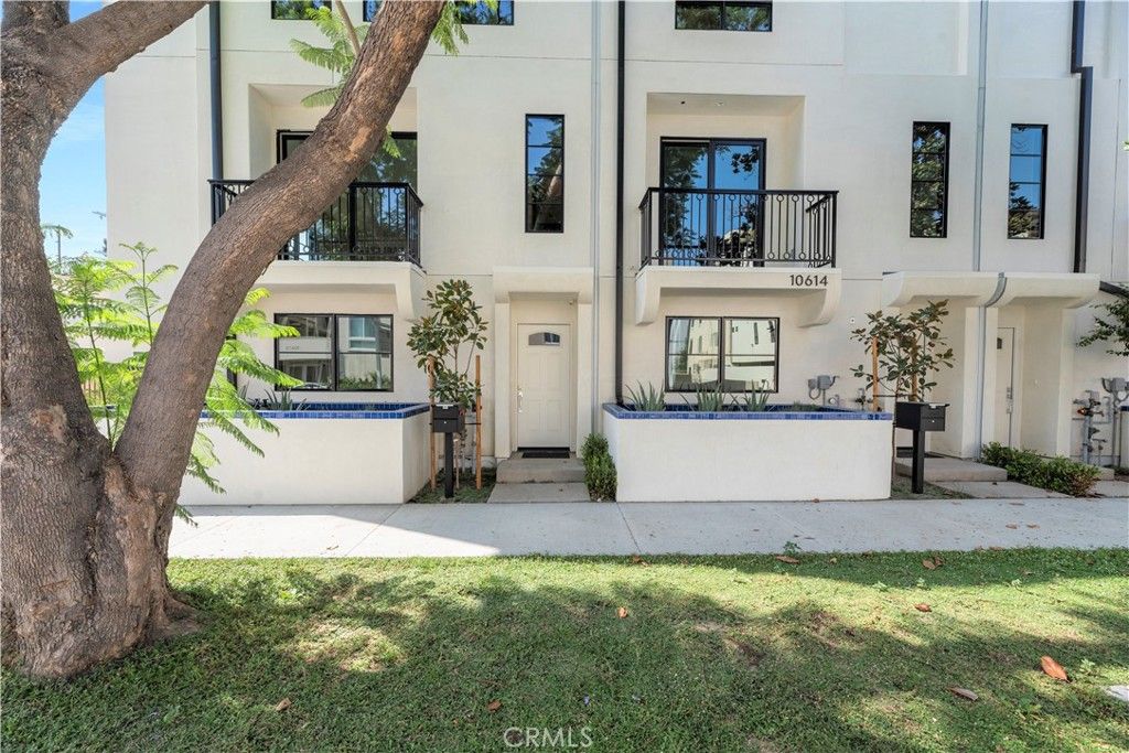 10612 Bloomfield Street, Toluca Lake, CA 91602 — exterior