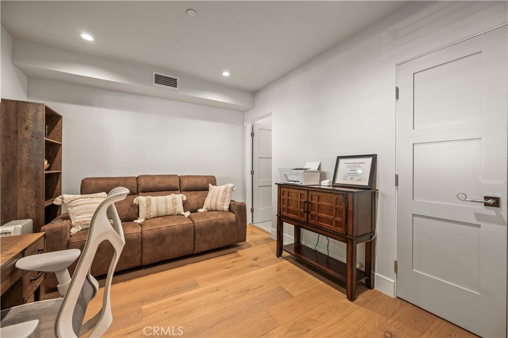 10612 Bloomfield Street, Toluca Lake, CA 91602 — photo 5