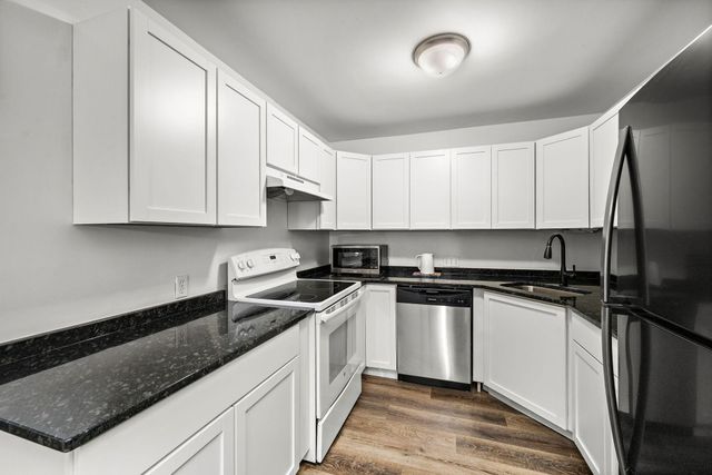 350 Shelard Parkway 106, Saint Louis Park, MN 55426