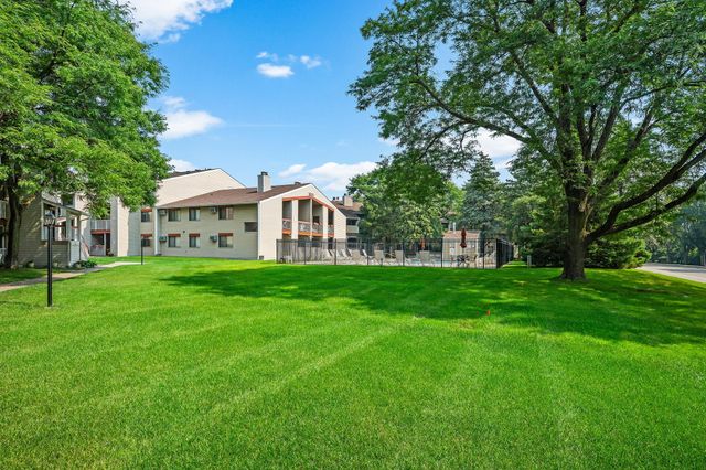 350 Shelard Parkway 106, Saint Louis Park, MN 55426