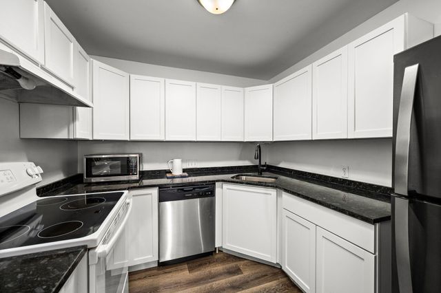 350 Shelard Parkway 106, Saint Louis Park, MN 55426