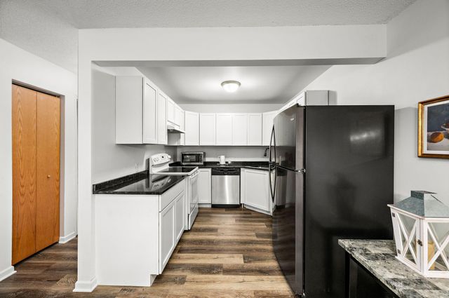 350 Shelard Parkway 106, Saint Louis Park, MN 55426