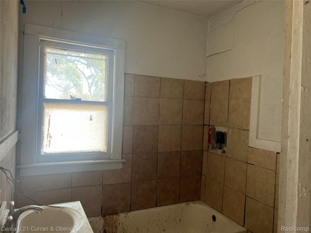 47 W Arizona Street, Detroit, MI 48203