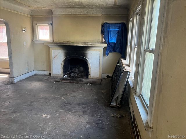 47 W Arizona Street, Detroit, MI 48203